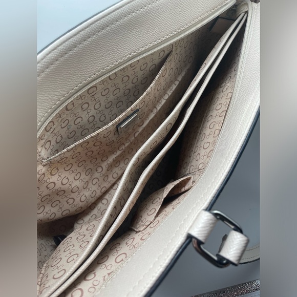 Guess bag los angles purse - Picture 6 of 9